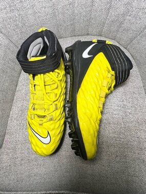 Nike Men's Yellow Black Athletic Cleats